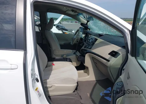 2011 Toyota Sienna Le z USA, uszkodzony, nr VIN 5TDKK3DC3BS045765